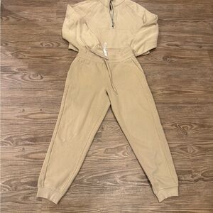 VGUC Lululemon Scuba Jogger set Tan size M/L pants 8 ~ $250